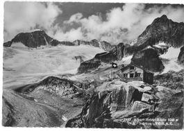 Albert Heim Hütte mit Blick auf Galenstock Sektion Uto S.A.C