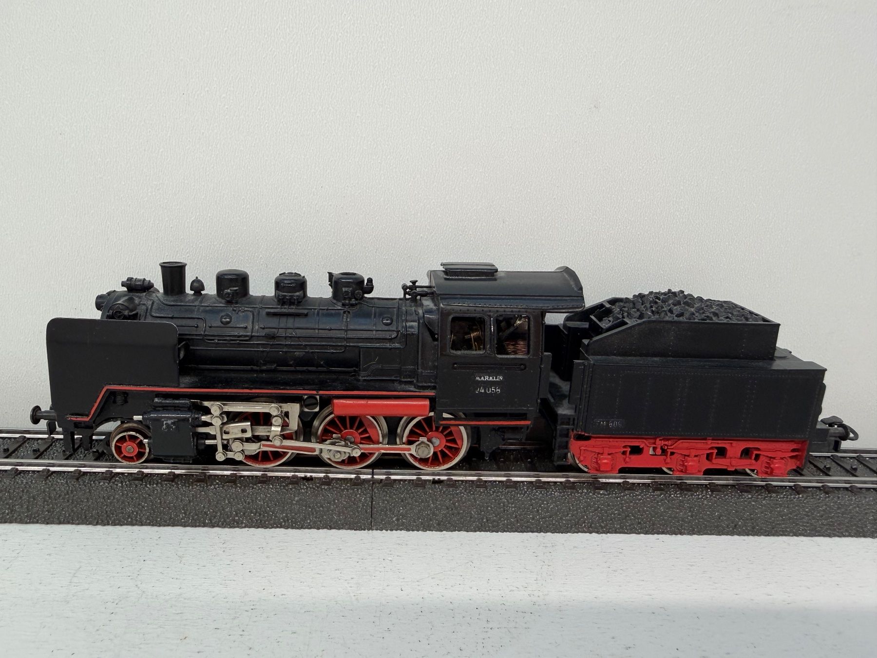 Märklin Modellini di ferrovie: Märklin 3003 Dampflokomotive DB BR 24 – Usato da Büsserach venduto da ModellbahnDepot 2