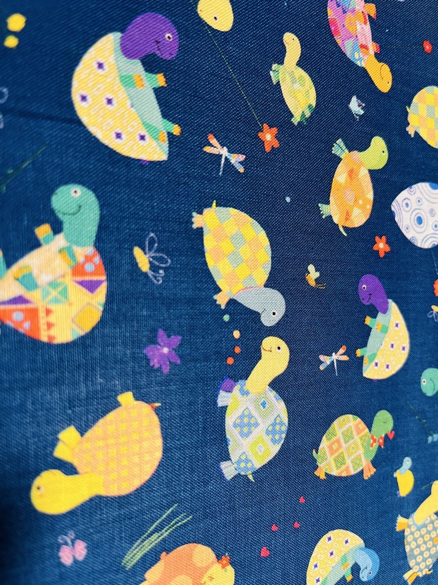 Tessuti: Patchworkstoff BW Schildkröten bunt gross – Nuovo (secondo la descrizione) da Seuzach venduto da KreativmitStoff 1
