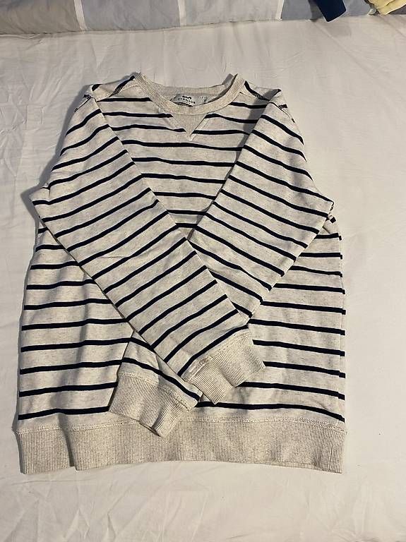 Pullover & Sweatshirts: Pull Cyrillus Paris 10 ans – Gebraucht aus Lausanne von gsa_t8jy