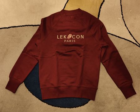 Dunkelroter Pullover von LEKOCON PARIS