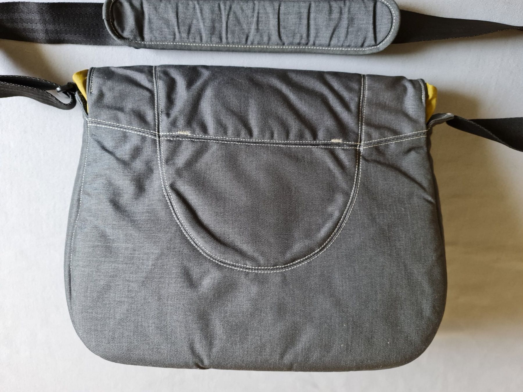 Crumpler Borse: Crumpler grosse Umhängetasche – Usato da Embrach venduto da Ta89 1