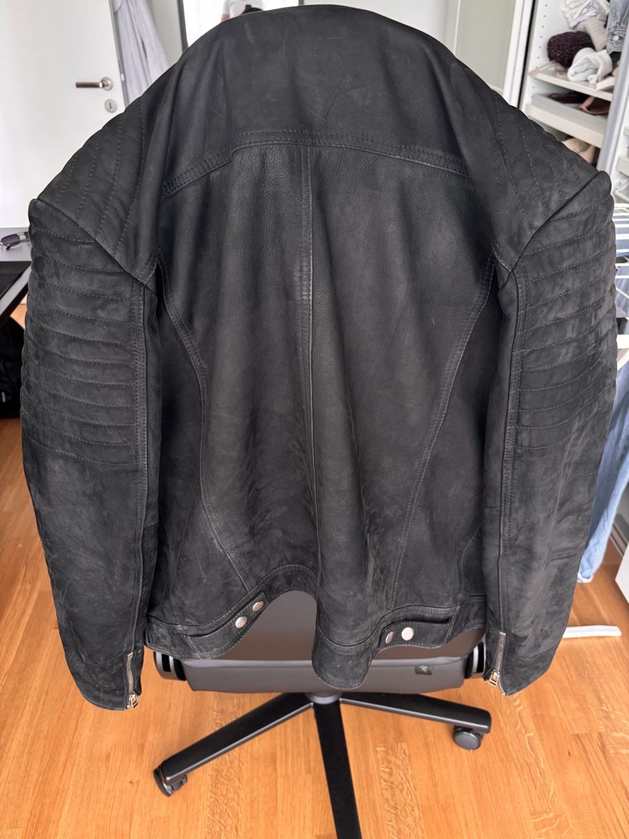 Giacche: Schwarze Lederjacke Grösse 50 – Usato da Grenchen venduto da SGrosso 1