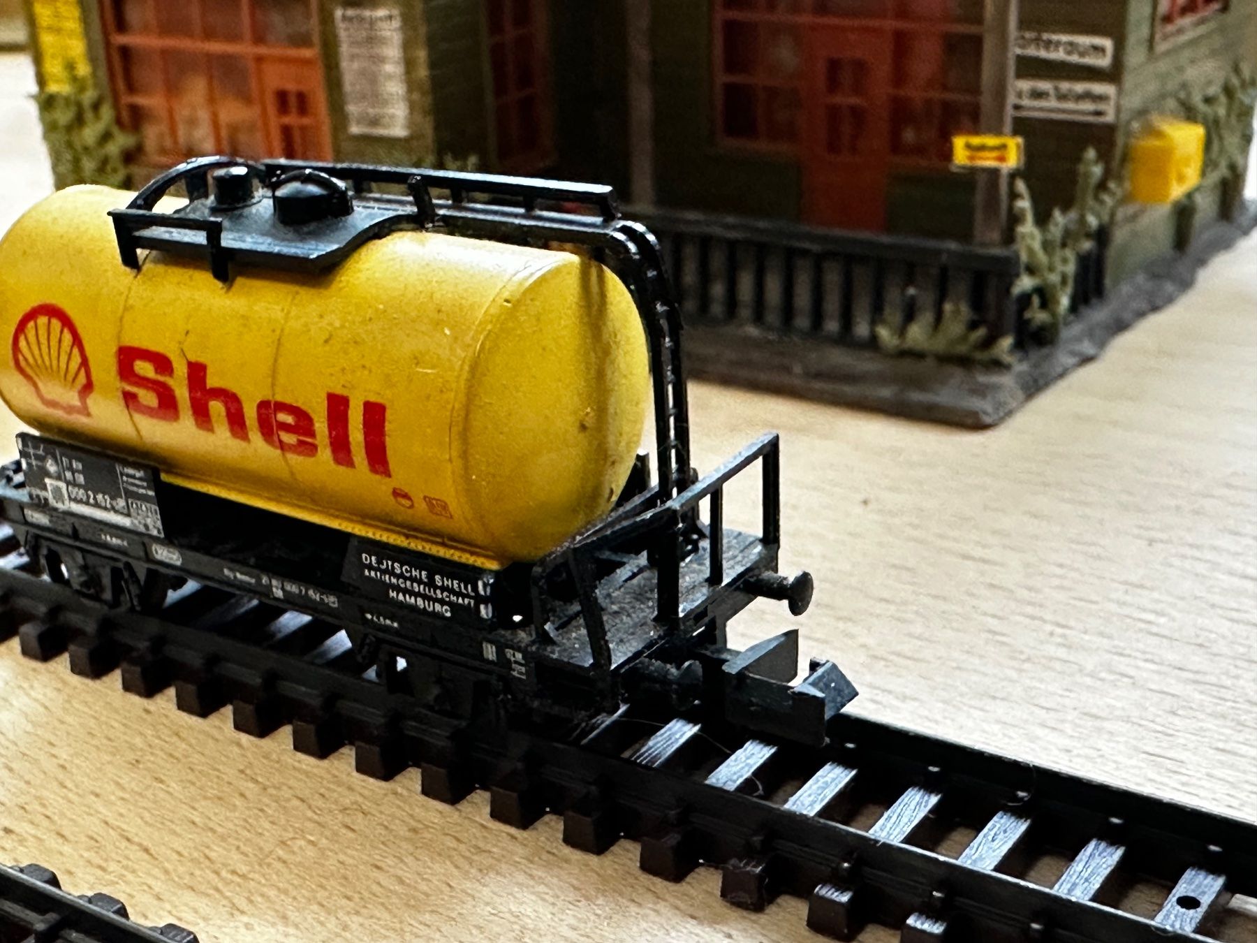 Arnold Modellini di ferrovie: Minitrix  3541 Kesselwagen Shell – Usato da Abtwil SG venduto da Sportedelweiss 1