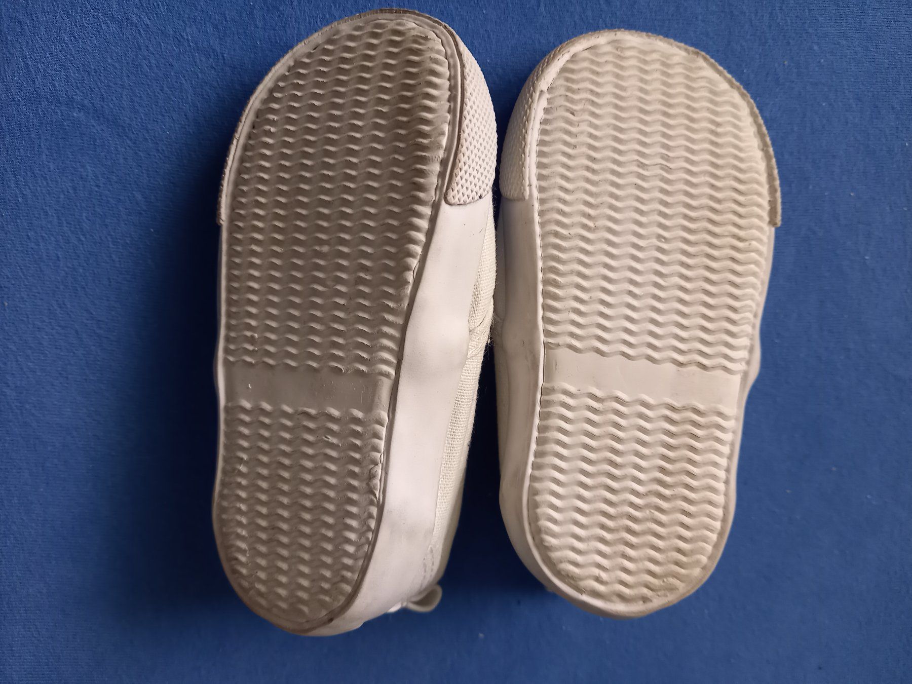 H&M Scarpe per ragazzi: Sommerschuhe / Hausschuhe weiss Gr. 22 – Usato da Unterengstringen venduto da saraman 1