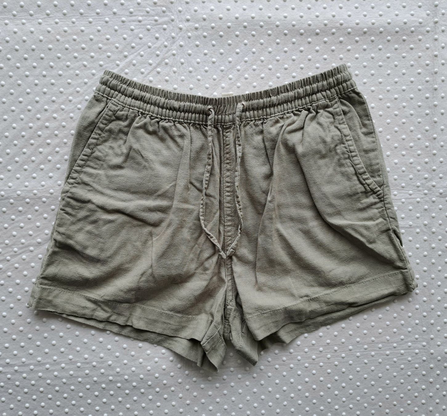 Hosen: Olive grüne Leinen-Shorts, Grösse XS – Gebraucht aus Gysenstein von joshuas81