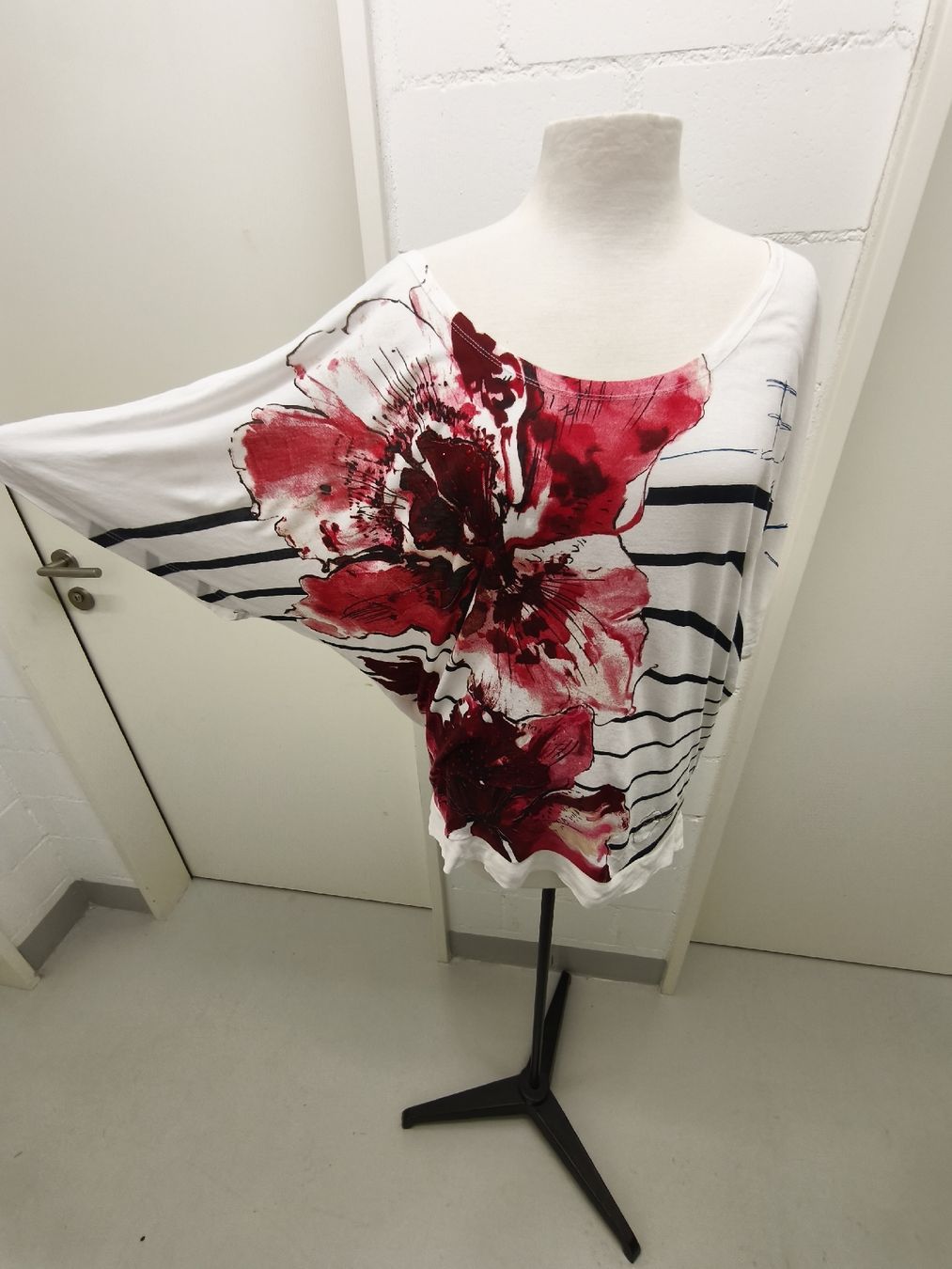 Desigual T-shirt: Desigual T-Shirt – Usato da Hochdorf venduto da Berry005 2