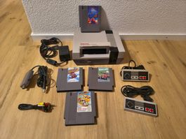 Nintendo NES Konsole mit 2 Controllern + 4 Spielen