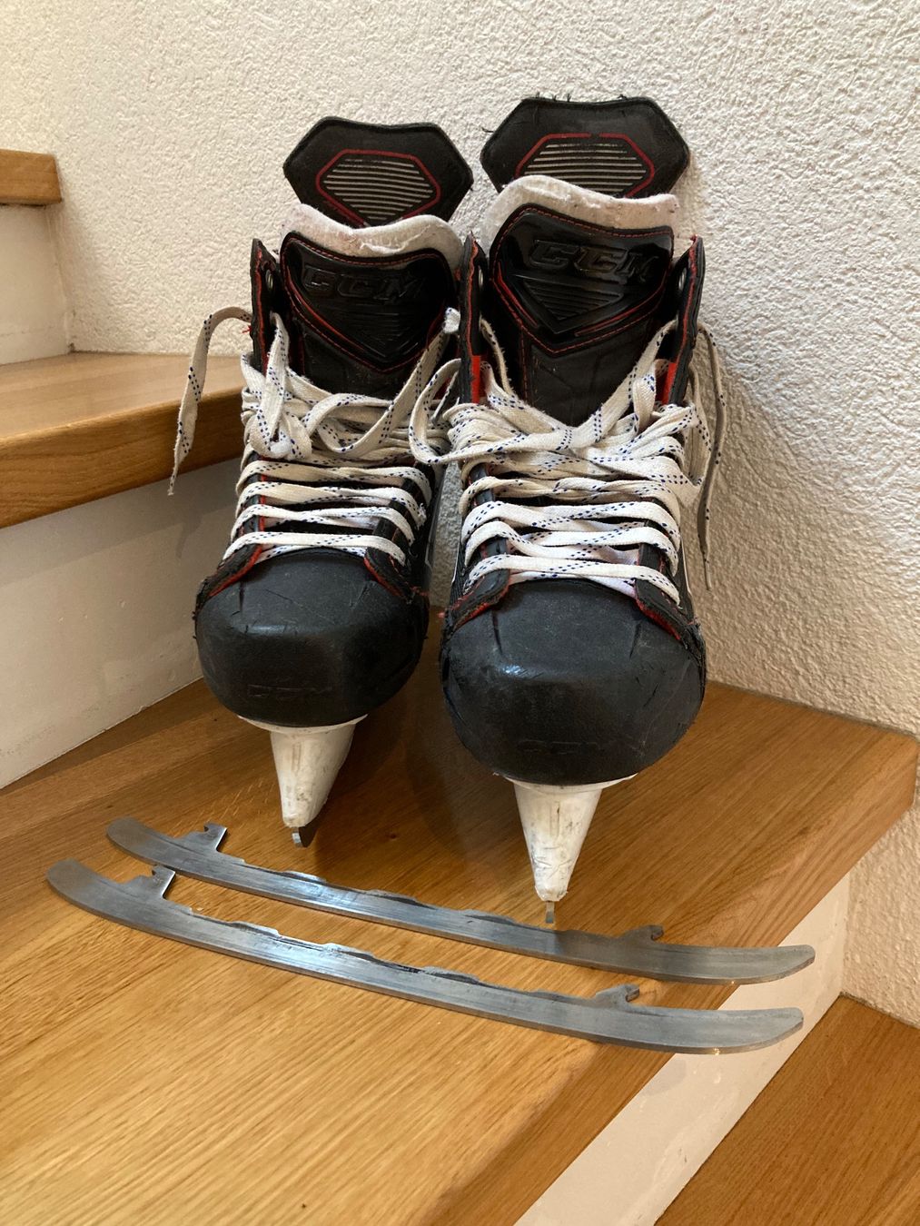 Ccm Pattini da ghiaccio: CCM Schlittschuhe – Usato da Ringgenberg BE venduto da Beatenberg1 1