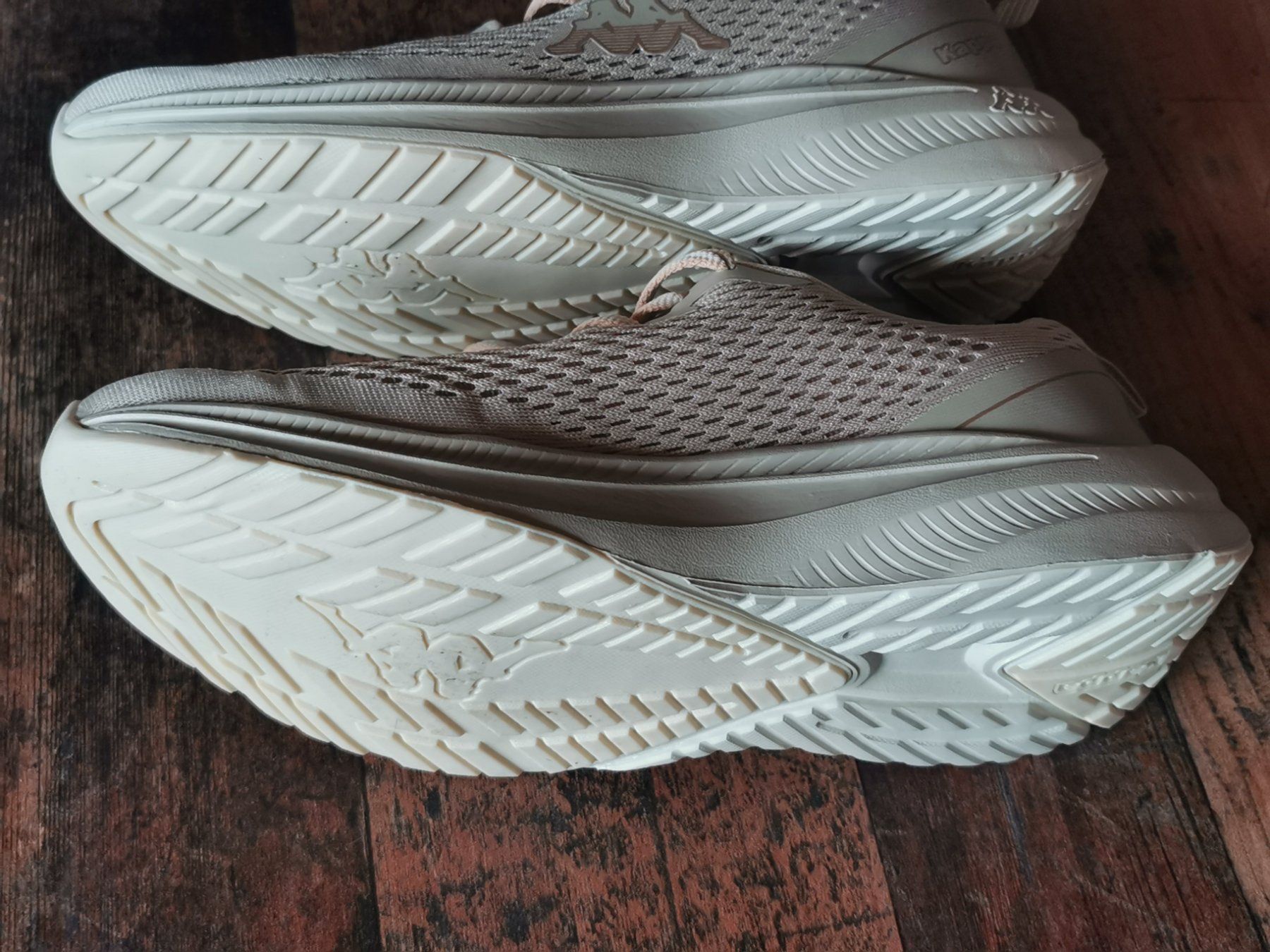 Kappa Scarpe da donna: Kappa Sneaker Beige Grösse 38 / 24.3 cm – Nuovo (secondo la descrizione) da Fischbach-Göslikon venduto da PitBullDoll 6