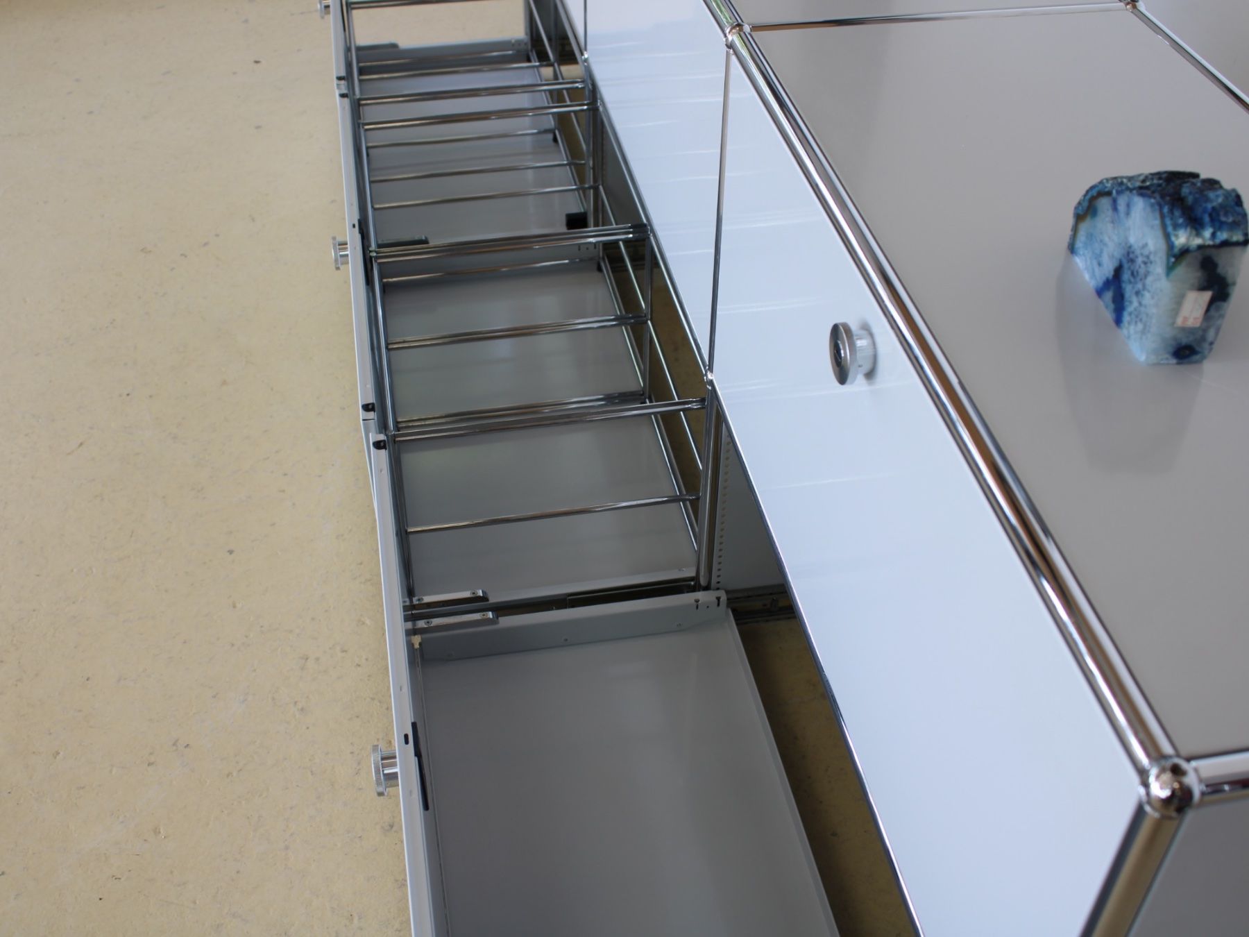 USM Scaffali: USM Sideboard lichtrau, Umbau möglich! – Usato da Meinisberg venduto da atelier_TILIJA 3