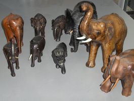 Elefantenherde + Löwe (massiv, schwer, handgeschnitzt)