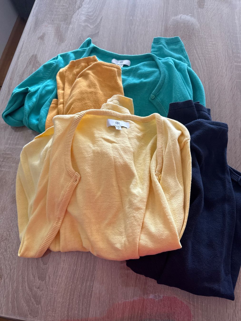 Giacche & Cappotti: 8 Mädchen Strickjacke – Usato da birsfelden venduto da Giuseppe70 2