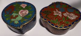 CLOISONNÉ -DOSEN, 2 VERSCHIEDENE,- ANTIK, SELTENE FARBE
