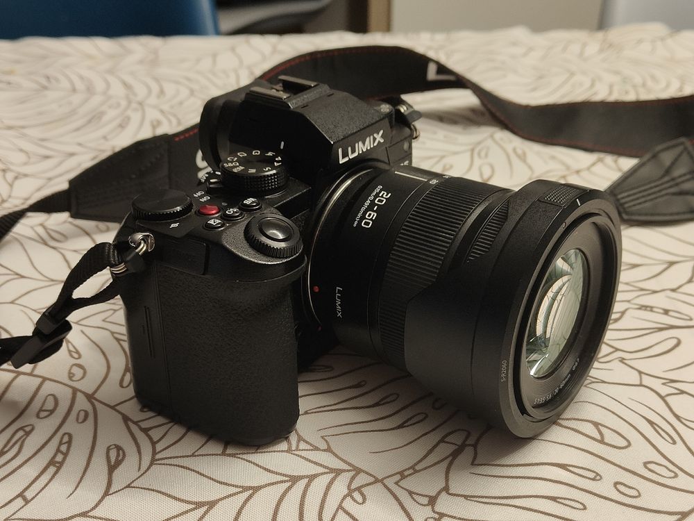 Panasonic Lumix DCS5 Noir 2060mm avec 3 batteries Kaufen auf Ricardo