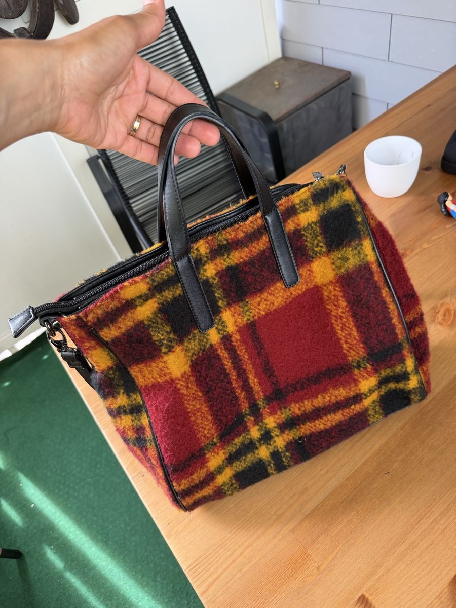 Taschen für Damen: Karierte Tasche – Gebraucht aus Zürich von Fernyere 1