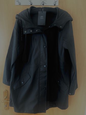 Schwarze Regenjacke (neu, originalverpackt)