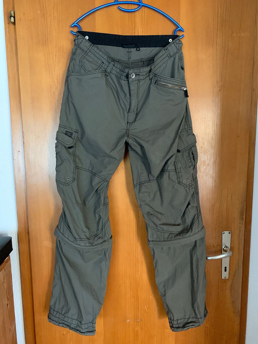 Hosen: Herren Cargo Hose Grösse 32 Used Zustand – Gebraucht aus Meilen von Flockenwirbel