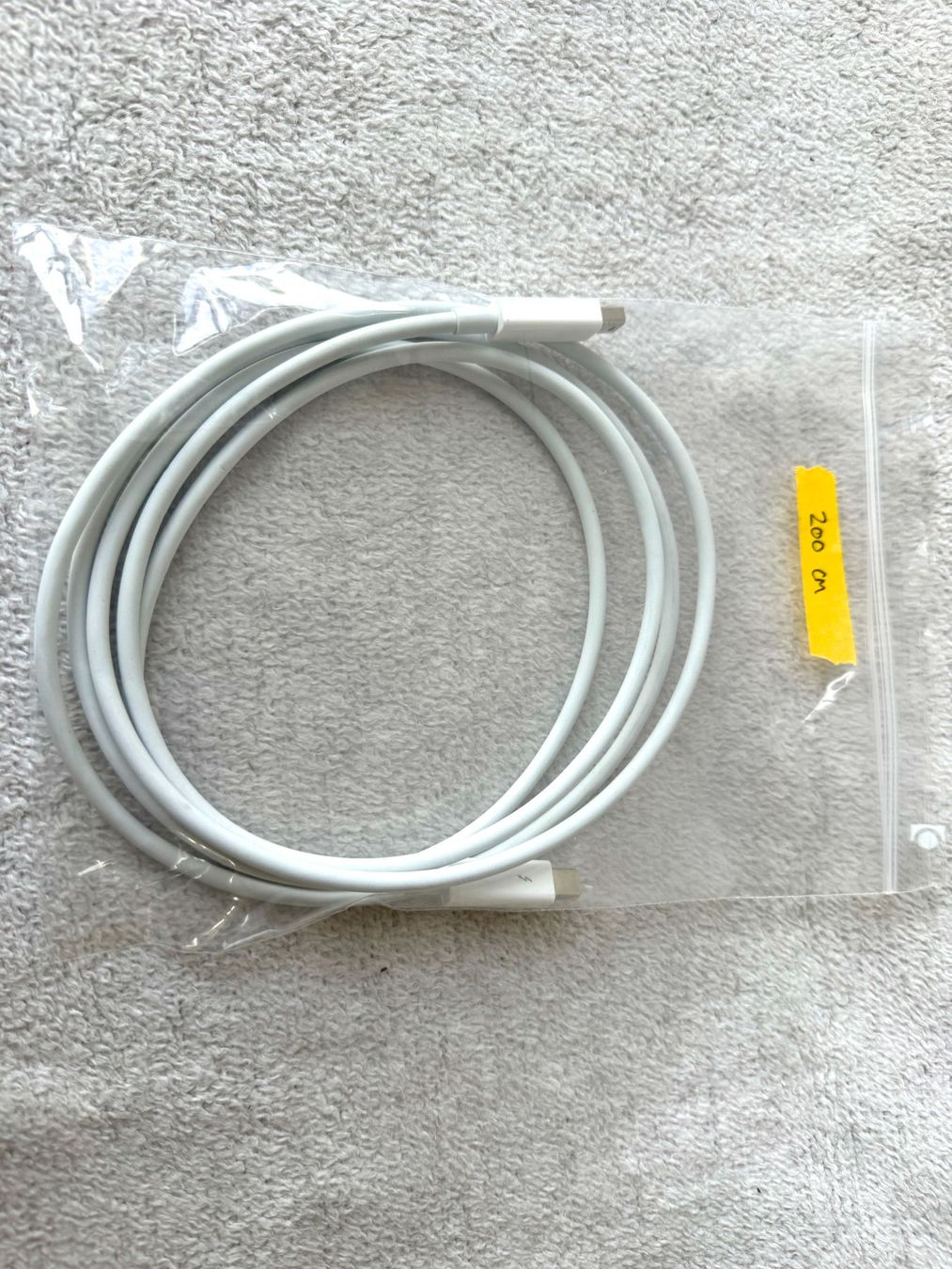 Apple Cavi: Apple Thunderbolt Kabel 2m guter Zustand – Usato da Zürich venduto da Malco0 3