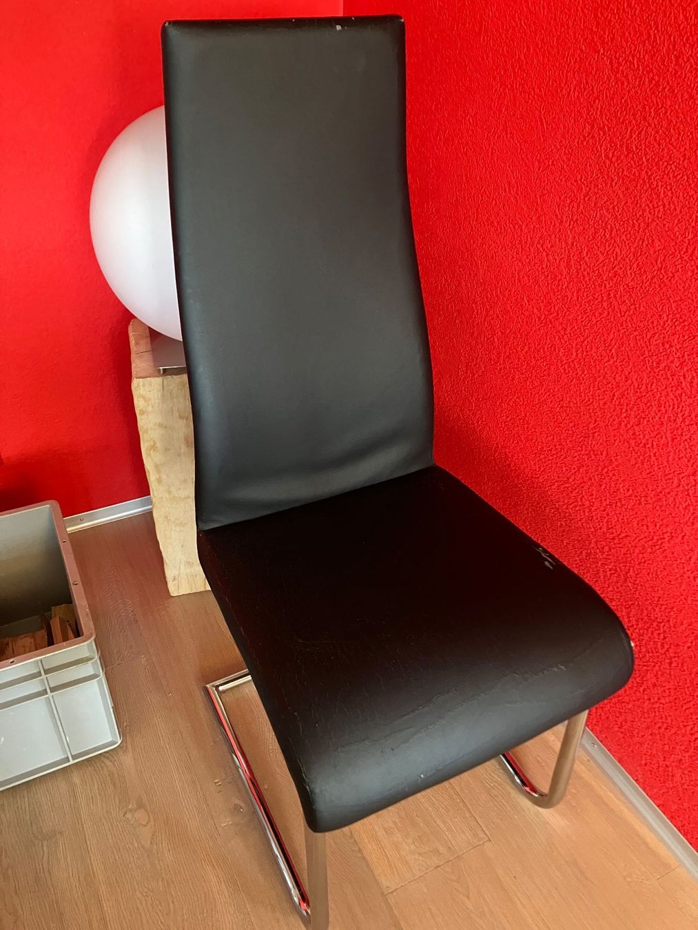 Chaises: 8 Stühle Kunstleder – D'occasion à Duedingen par raverouf 4