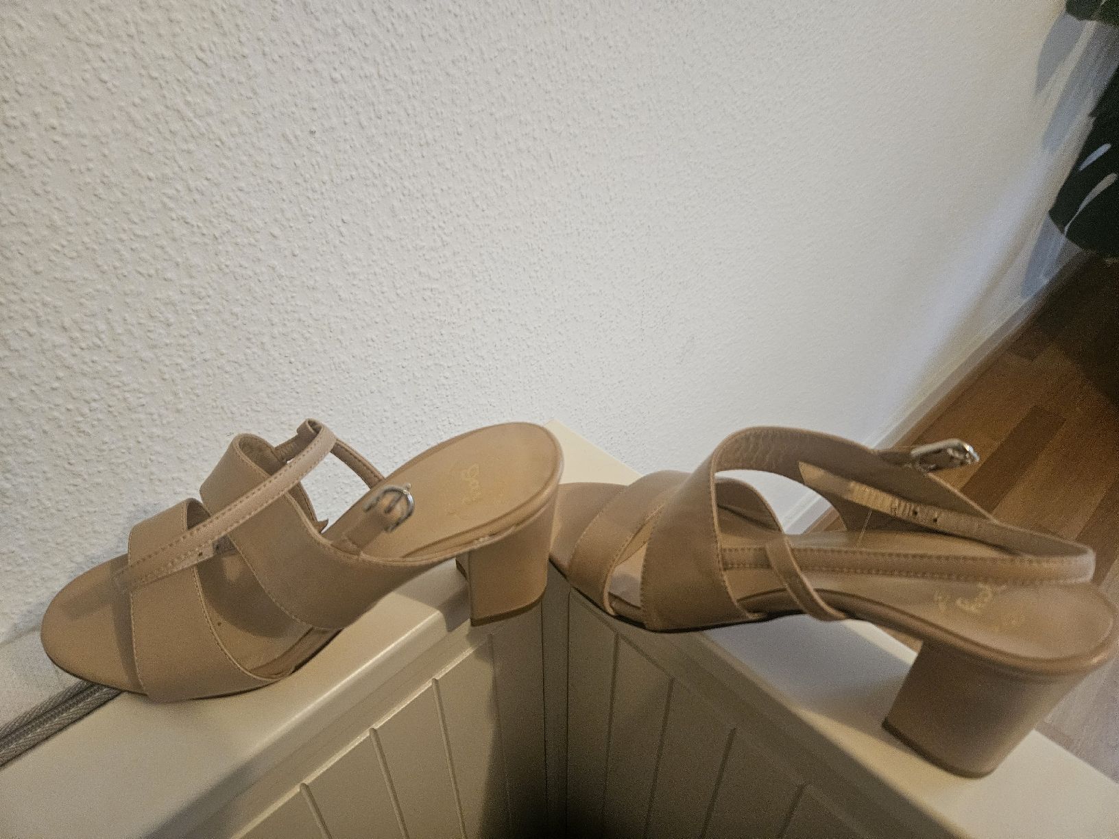 Scarpe da donna: Hellbeige Highheels Gr. 37 der Marke Day – Nuovo (secondo la descrizione) da Zürich venduto da SarinaE 1