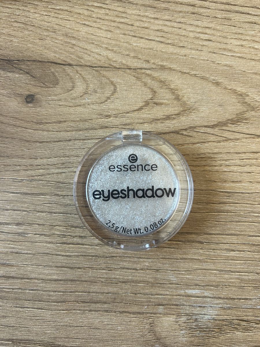 Make-up: Essence - ombretto argento  – Nuovo (secondo la descrizione) da Savigny venduto da Althea0202