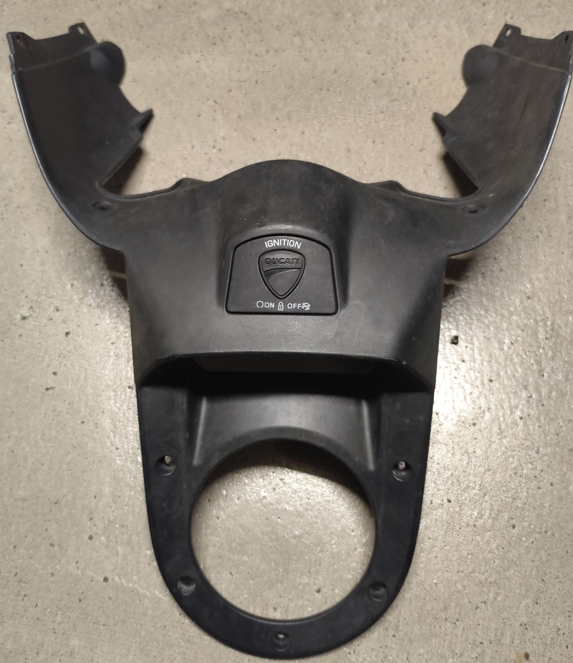 Ducati Tutti i ricambio per moto: Ducati Diavel Cockpit Verkleidung – Usato da Reinach BL venduto da fantom2000