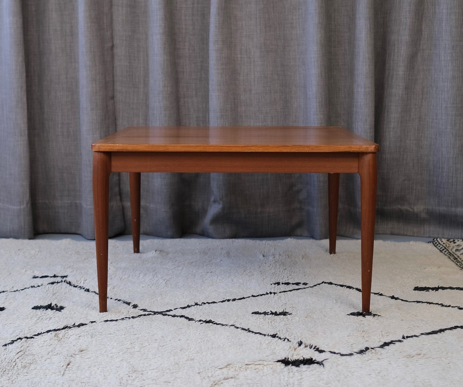 Tavoli: Mid Century Teak side Table, Denmark 1960,s – Usato da Bern venduto da Zmodern_VIN 2
