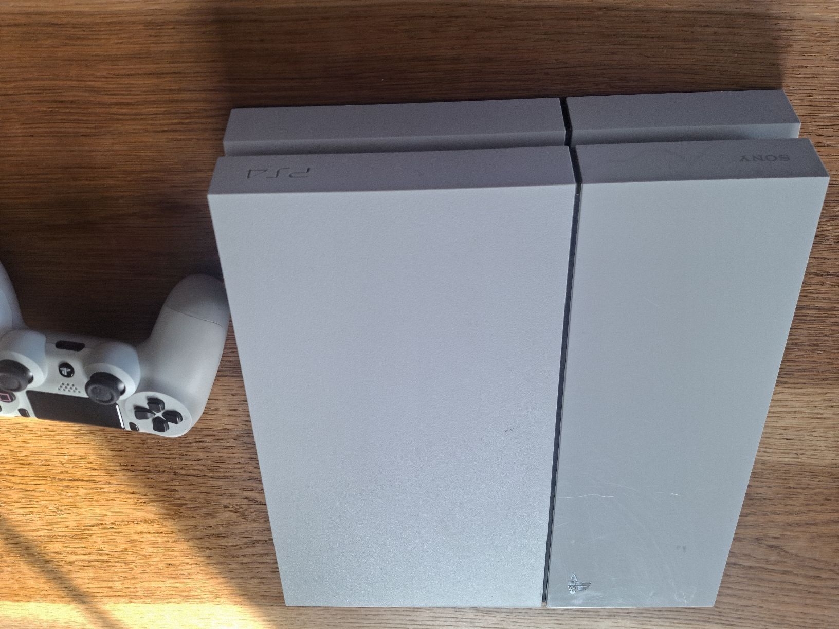 Sony Consoles: Sony PlayStation 4 Konsole weiss mit Controller  – D'occasion à Büren zum Hof par Flohmarkt_Bern 1