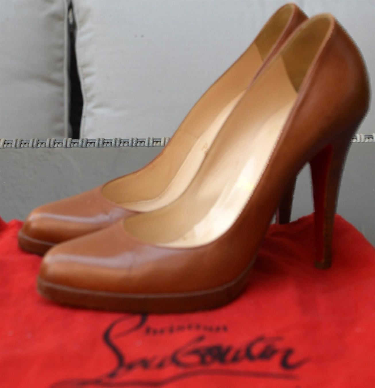 Christian Louboutin Damenschuhe: Pumps Christian Louboutin  . 38.5 – Gebraucht aus Collonges von Auganien 3