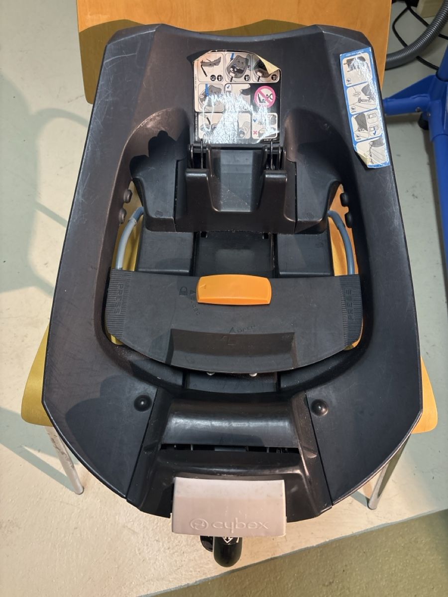 Cybex Auto-Kindersitze: Base Cybex ATON base 2-fix – Gebraucht aus Vessy von Rar0