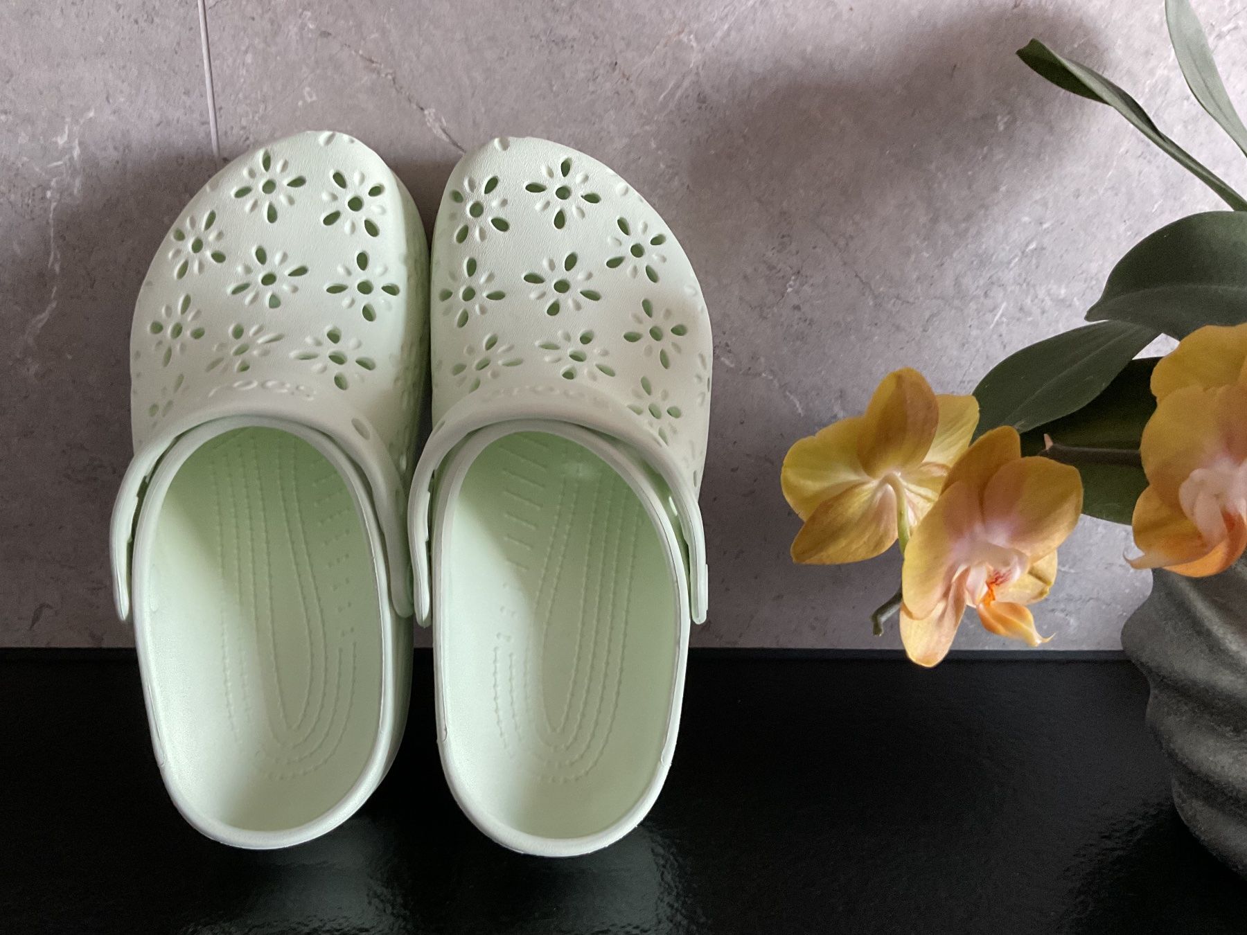 Crocs Herrenschuhe: Crocs – Neu (gemäss Beschreibung) aus Neuchâtel von sta_7qfy