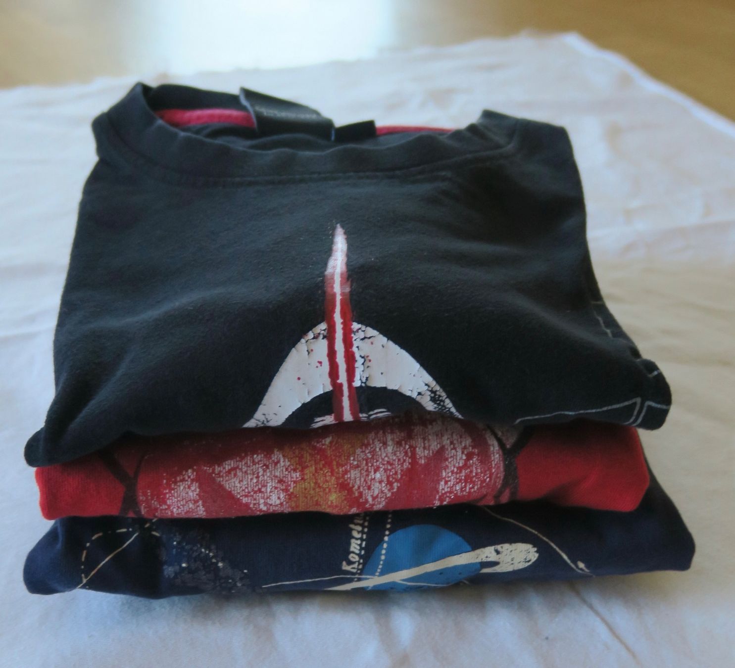 Hemden, T-Shirts & Polos: 3 x Kinder Langarmshirts 134/140 – Gebraucht aus Davos Platz von Infinity795 7