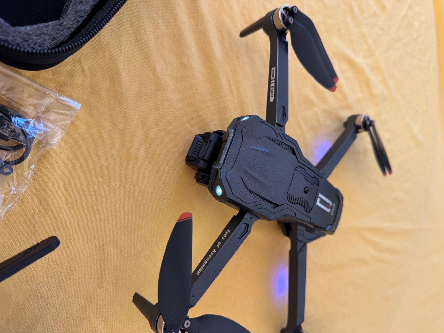 Modellismo RC: D1 RC-Drohne mit ESC-Doppelkamera – Usato da Ostermundigen venduto da Gummibaerli63 1