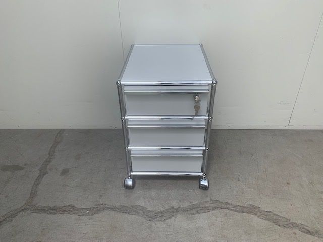USM Banconi: USM Rollkorpus in lichtgrau – Nuovo (secondo la descrizione) da St. Gallen venduto da MSMoebelhandel