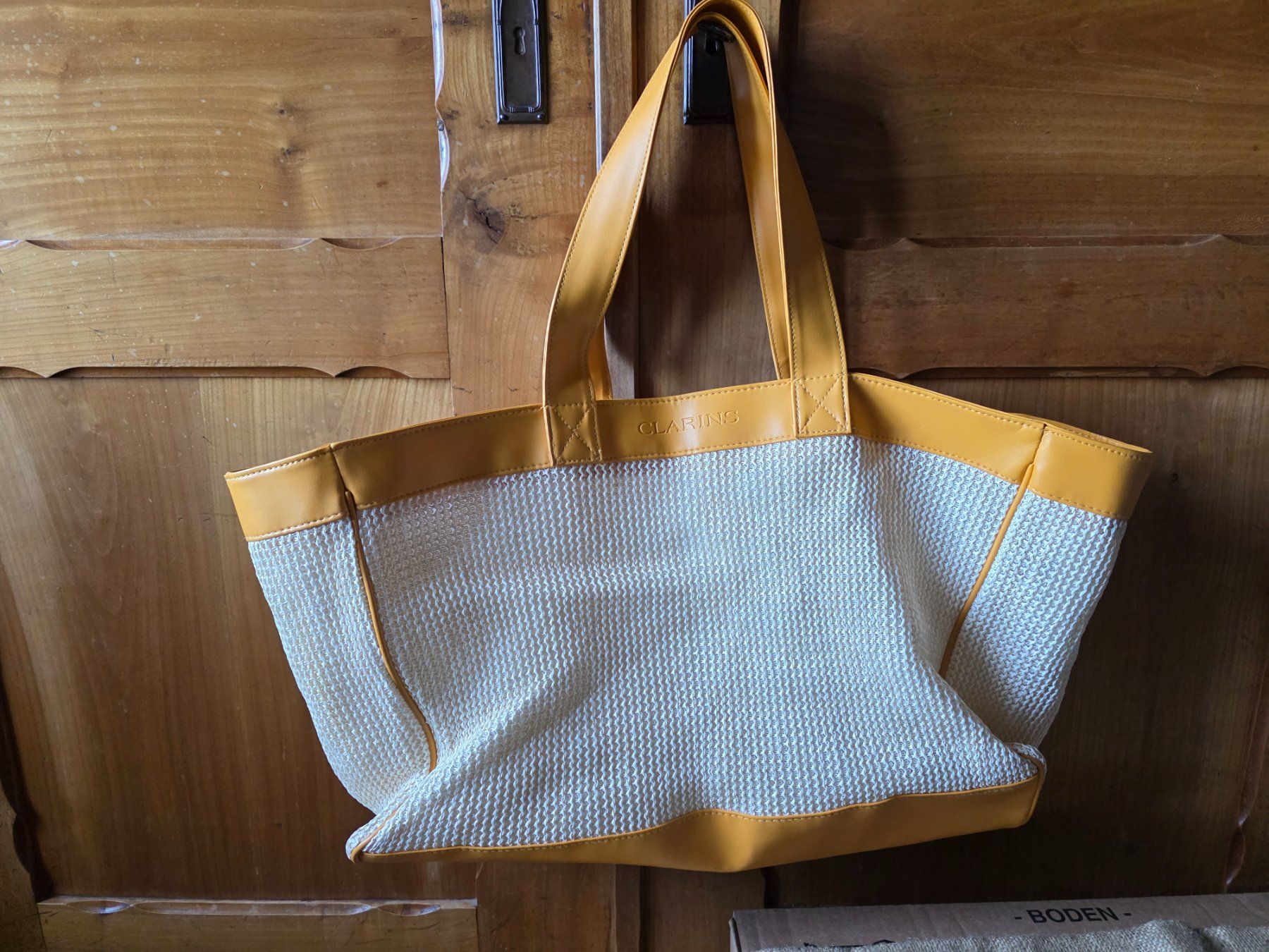 Taschen: Sommer Bade Tasche Clarins Strandtasche – Gebraucht aus Walterswil BE von Lonitti