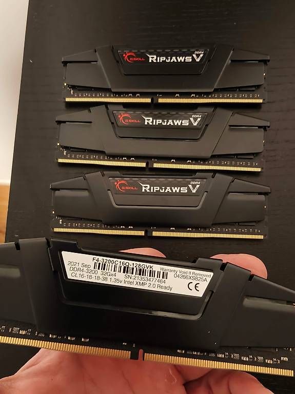 Memoria / RAM: DDR4-3200 RAM (32GB Sticks) – Usato da Volketswil venduto da Snacketti97 1