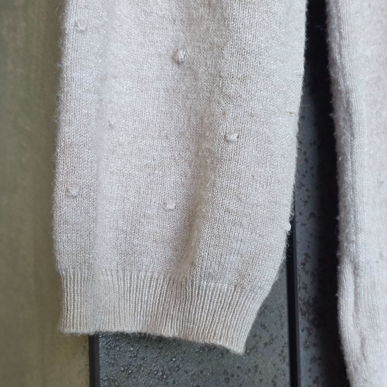 Mango Maglioni & Felpe: 🐸 MANGO PULLOVER S MIT KNÖTLI MUSTER BEIGE – Usato da Môtier (Vully) venduto da Frogs 3