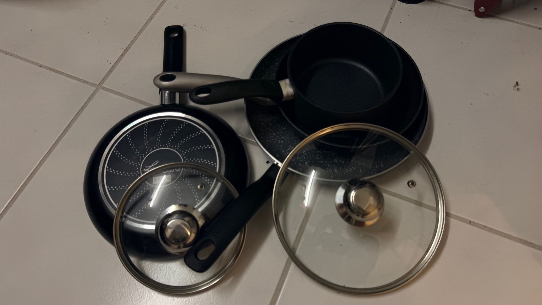 Töpfe: Batterie de casseroles de marque Lagostina – Gebraucht aus Rüschlikon von Vista148