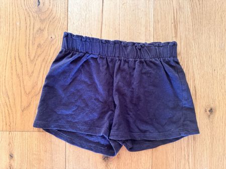 Kinder Shorts dunkelblau Grösse 110 gebraucht