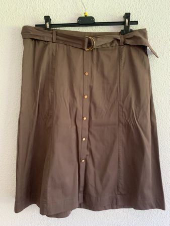 Rock Zero mit Knopfleiste und Gürtel Grösse 40
