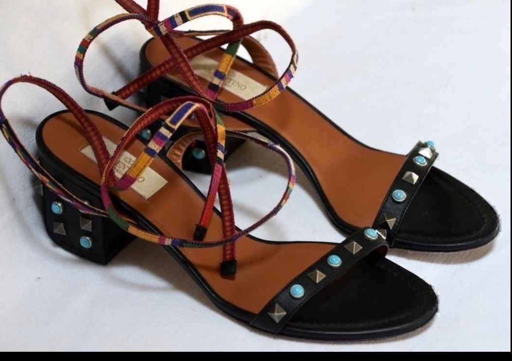Valentino Scarpe da donna: Sandalen / Sandales Valentino Rockstud Multi .38 – Usato da Schindellegi venduto da soleya 1