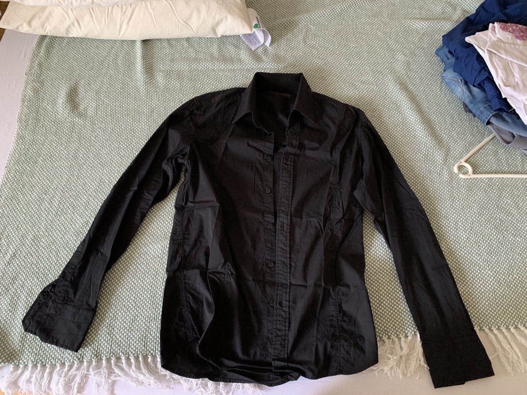 Camicie: Schwarzes Slim-Fit-Hemd in Grösse M – Usato da Sementina venduto da RiccardoCo
