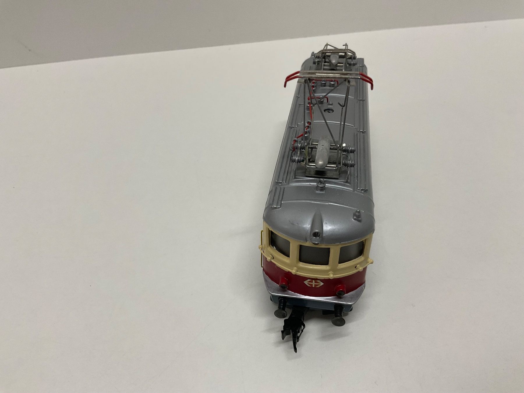 Modelleisenbahnen: Re 4/4 I TEE/SBB in DC Analog, könnte Swisstoys oder Swimo – Gebraucht aus Chur von Chur75 1