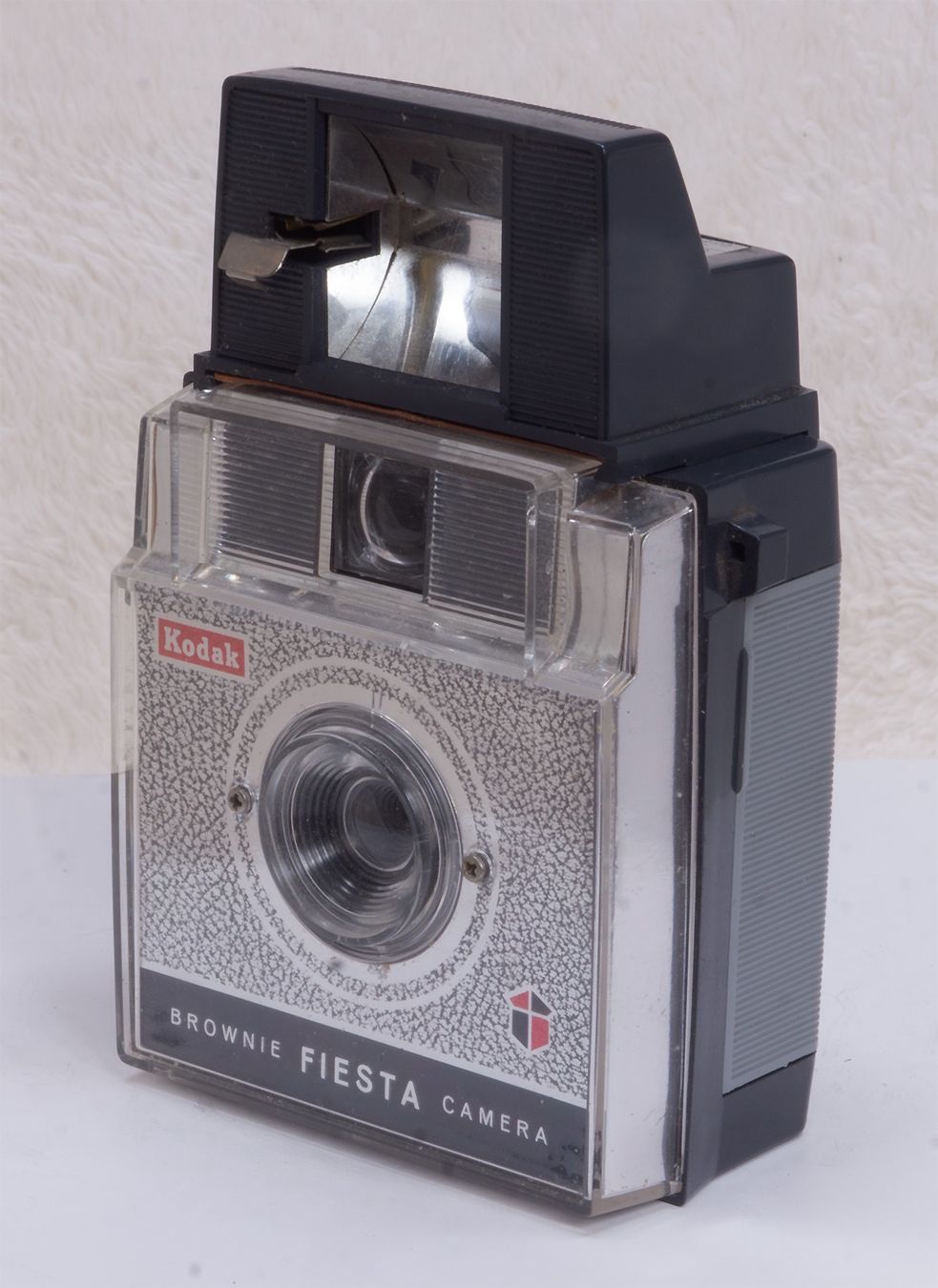 Kodak Fotocamera: Kodak BROWNIE FIESTA CAMERA Blitzer – Usato da Zürich venduto da phueni 1
