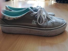 Stylische DC Sneakers EU 37.5 Wenig getragen