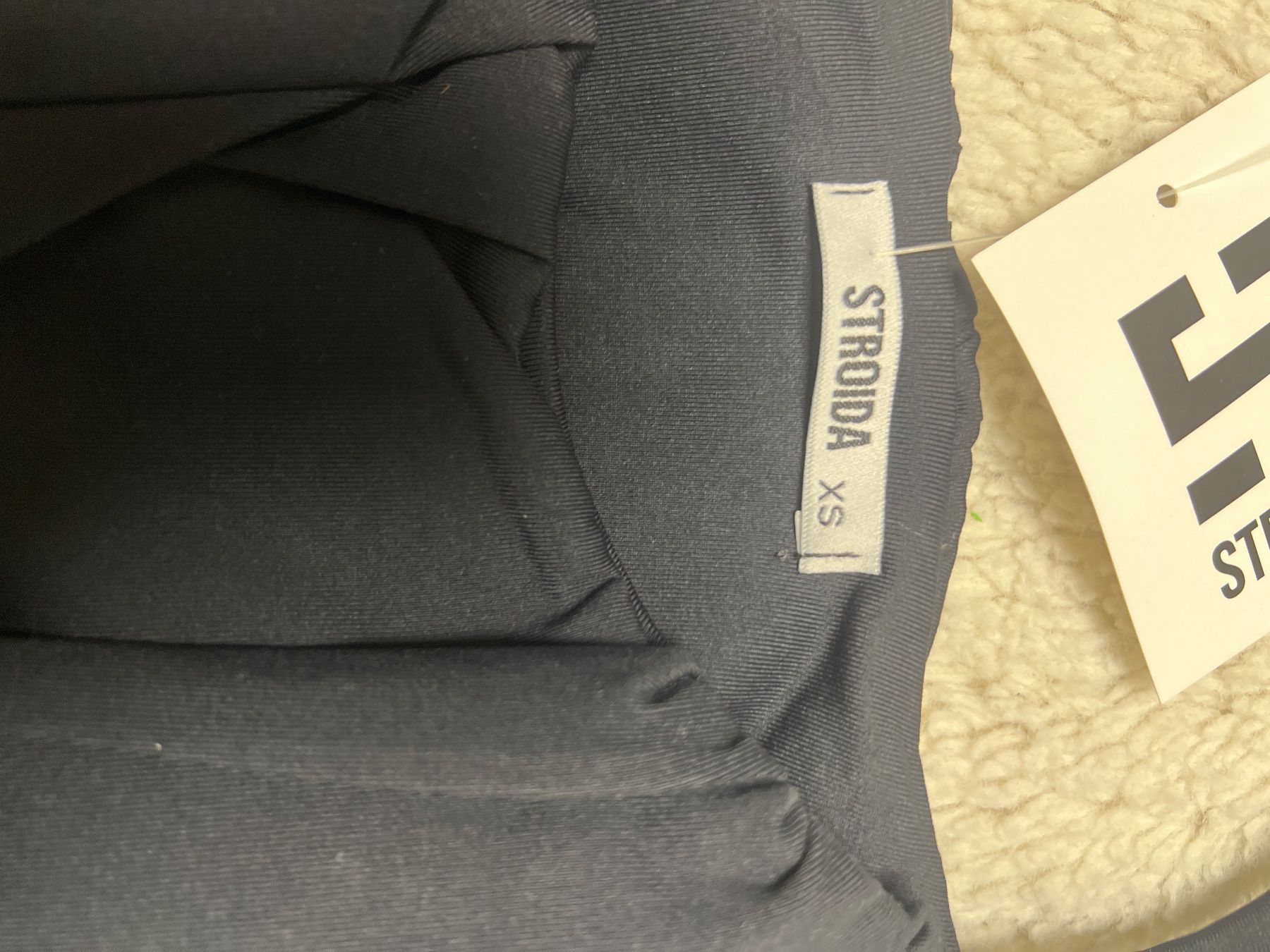 Top: Top bustier  neuf avec étiquette XS – Nuovo e nell'imballaggio originale da Chenens venduto da anasantos90 3