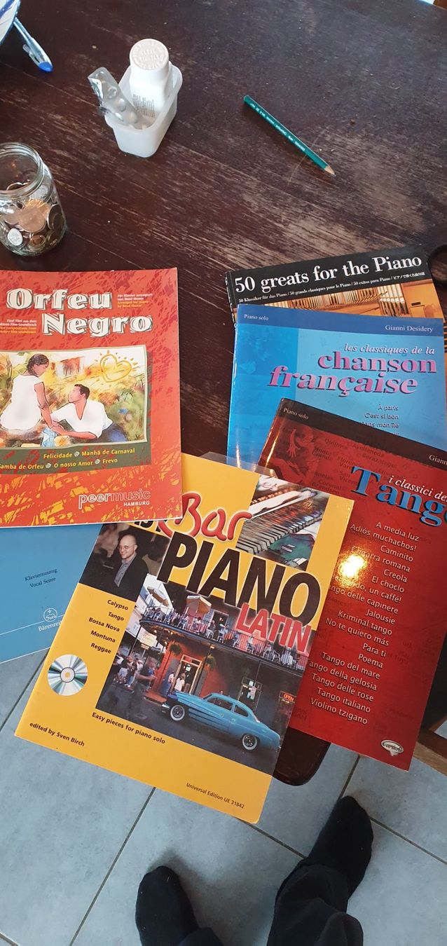 Libri: Klavier noten sammlung latin salsa tango etc. – Usato da Mammern venduto da Iten-chris