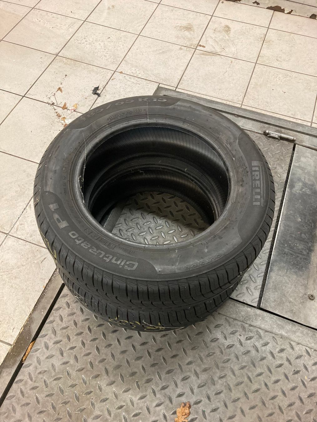 Pirelli Pneus & Kompletträder: 185/65R15 Sommerpneu Pirelli – Gebraucht aus Cham von WB2223