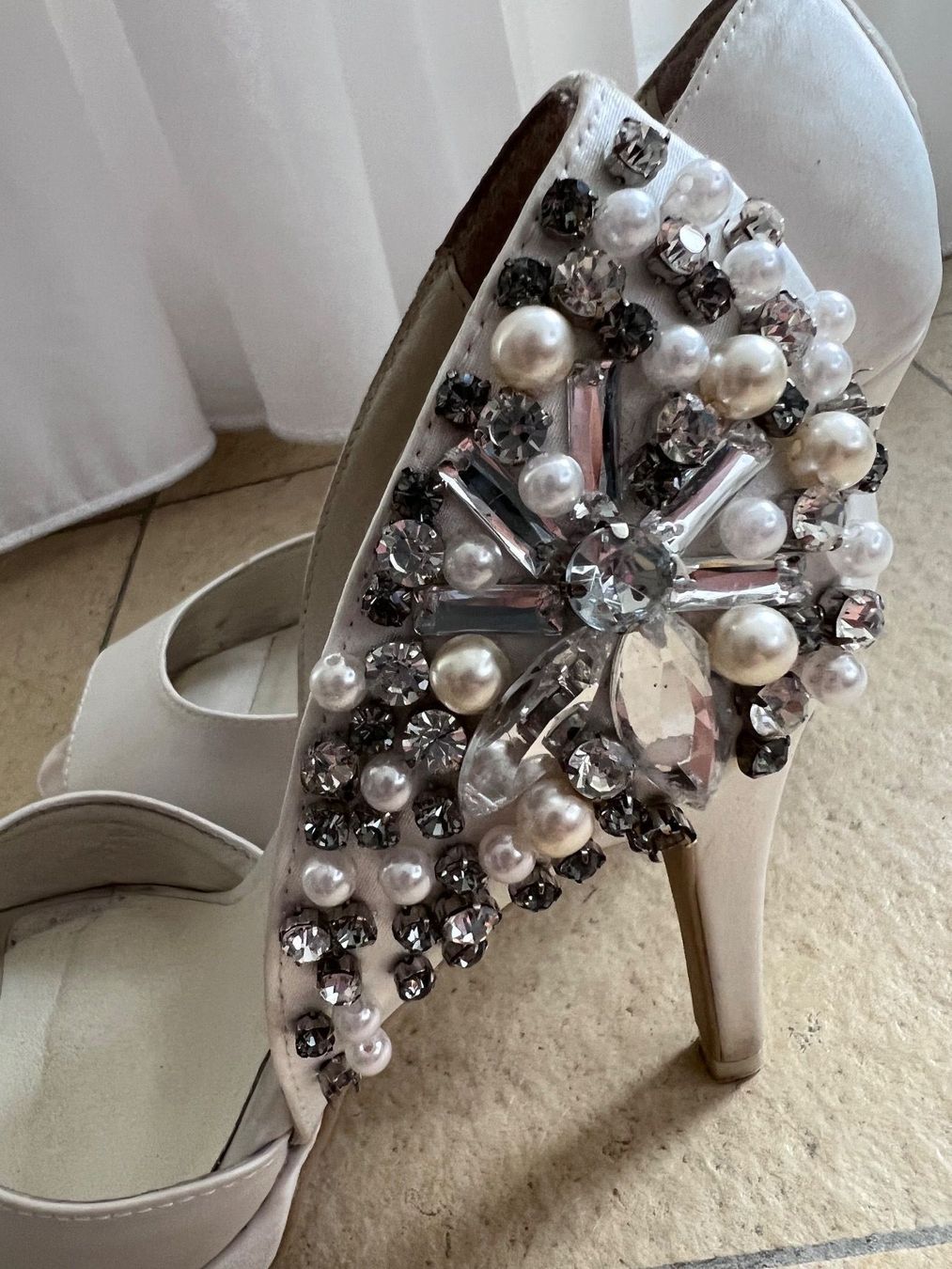 Scarpe da donna: Pumps / Brautschuhe – Usato da Zofingen venduto da vLo_ur 1